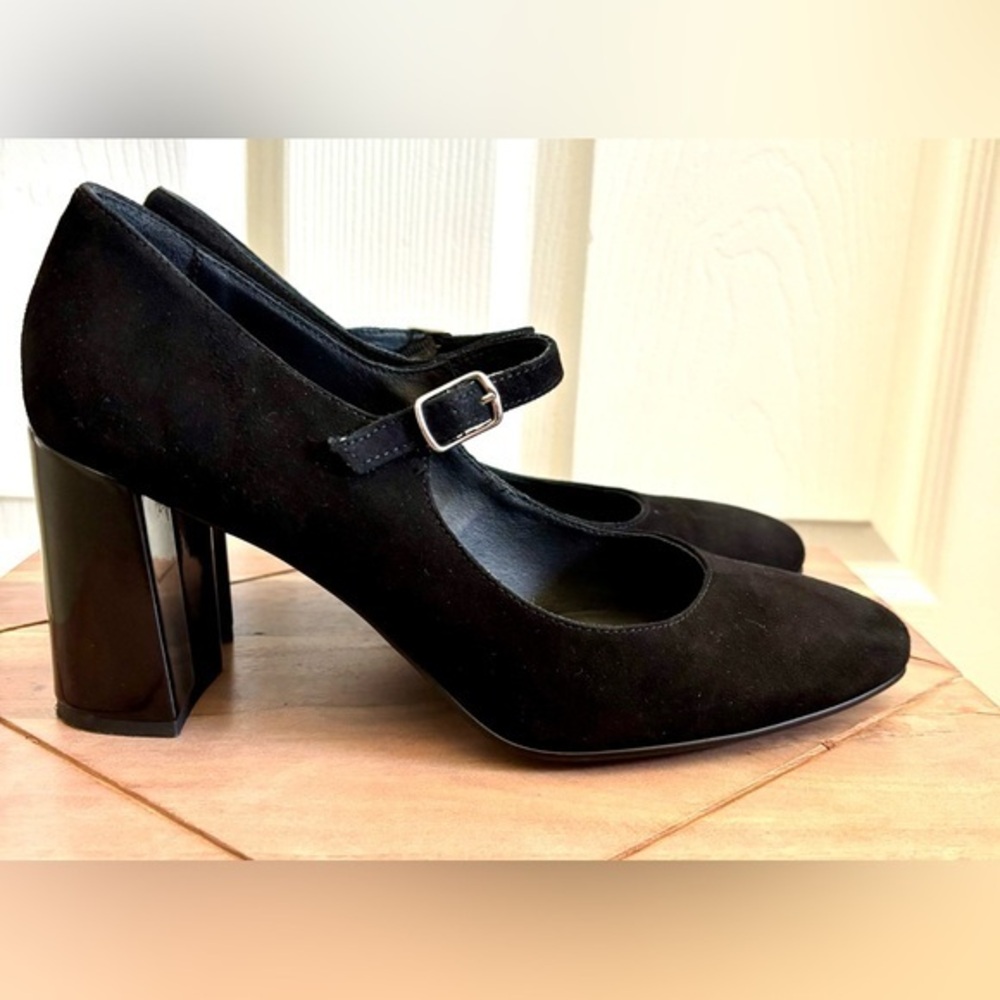 TOSCA BLU Women’s Décolleté Suede Mary Jane Pumps
Color: Black European Size 41